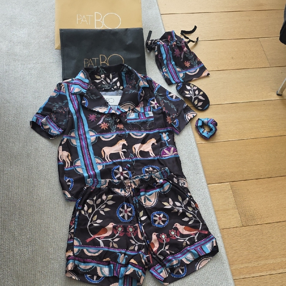 PatBO Multicolor Animal Print Loungewear Set, With Scrunchie, Eye Mask And Bags